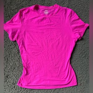 Skims Fits Everybody Slim Fit Fuchsia Tee, Size Medium